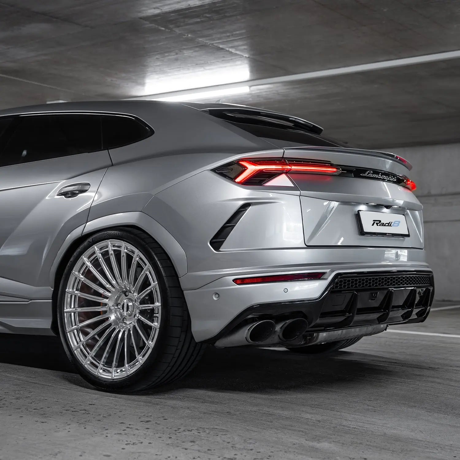 Close-up Radi8 R802 forged wheel on Lamborghini Urus