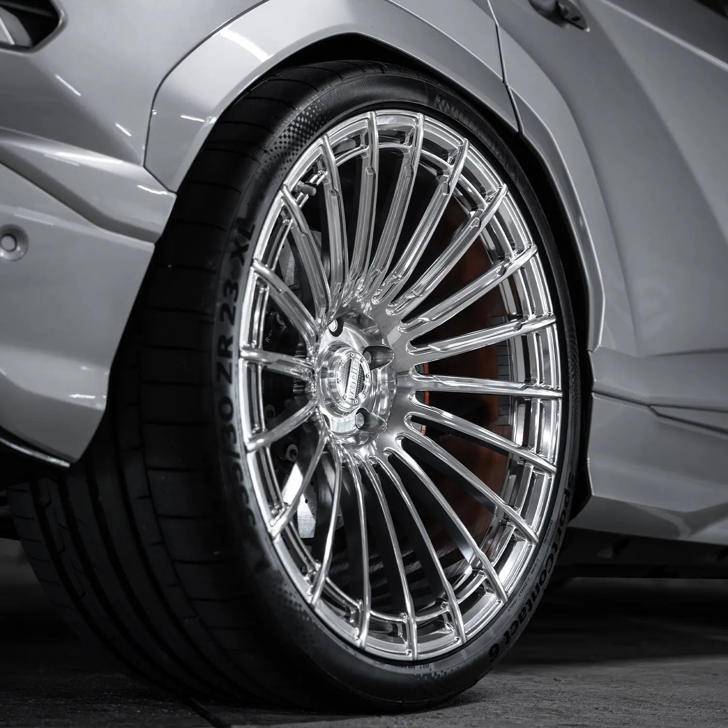 Lamborghini Urus with Radi8 R802 forged wheels – 23 inch silver finish