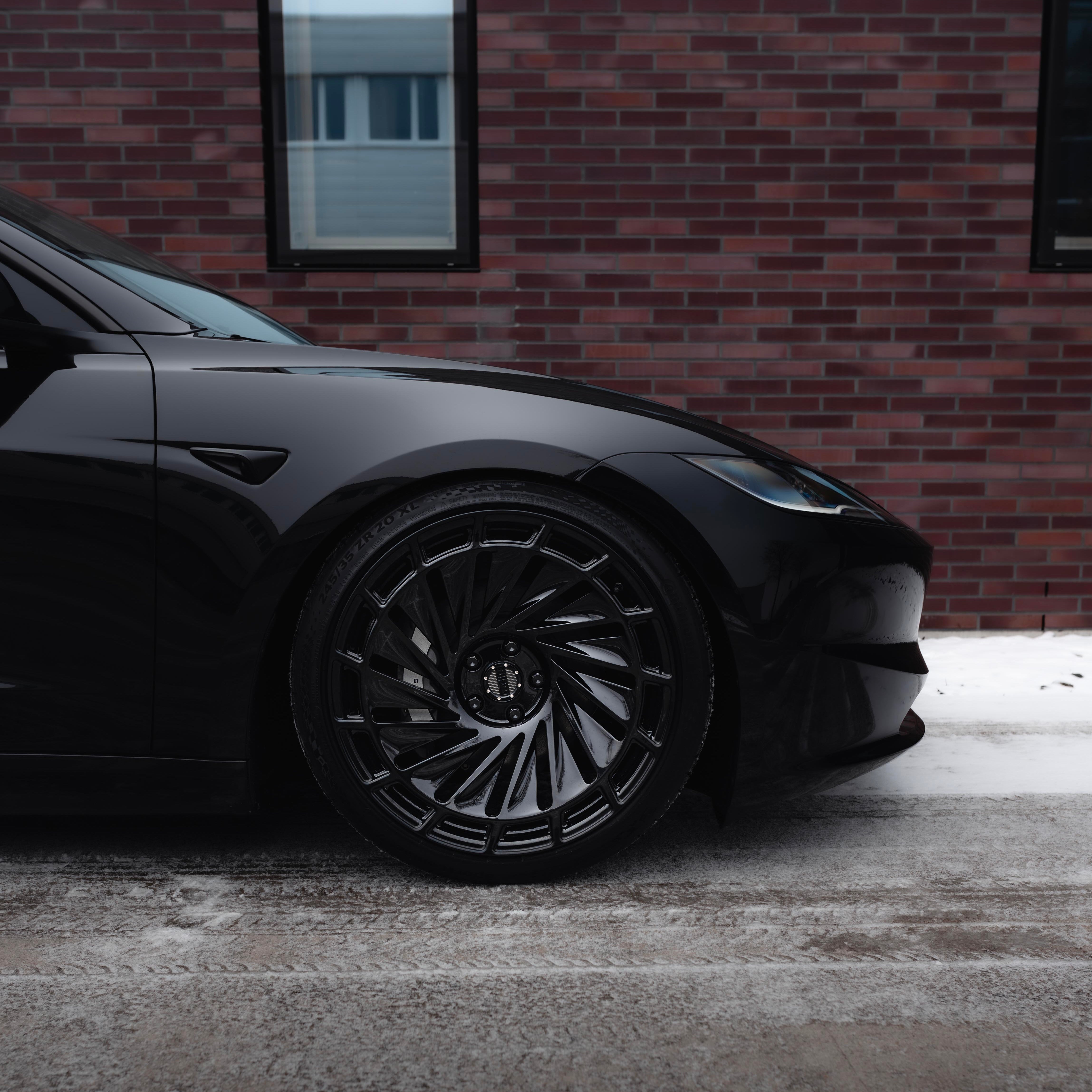 Fender fitment close-up on a lowered Tesla Modell 3 with K&W Gewinde. | Tieferlegung