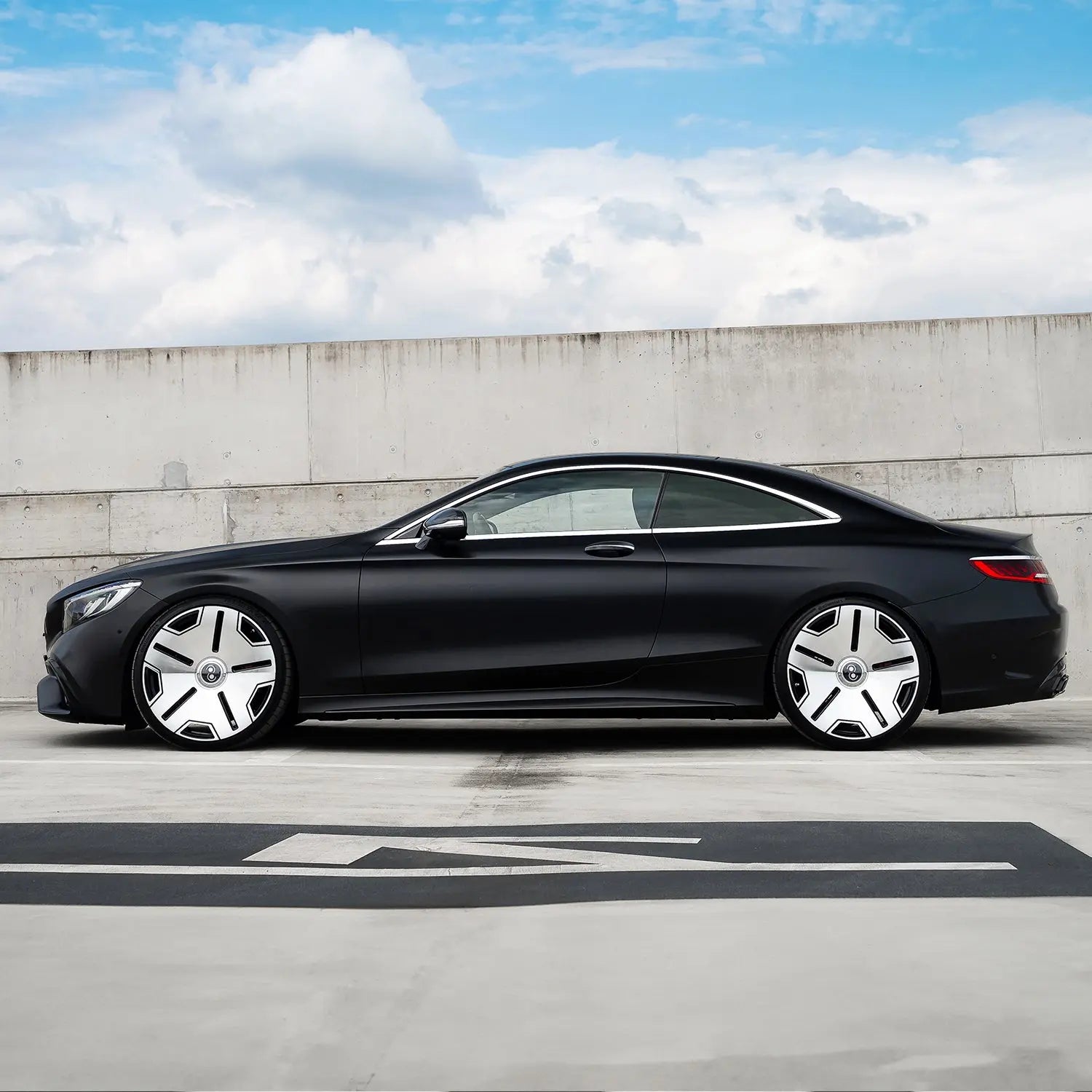 Mercedes-Benz S63 AMG Fitted with Radi8 R8L01 22 Inch Silver Forged Rims