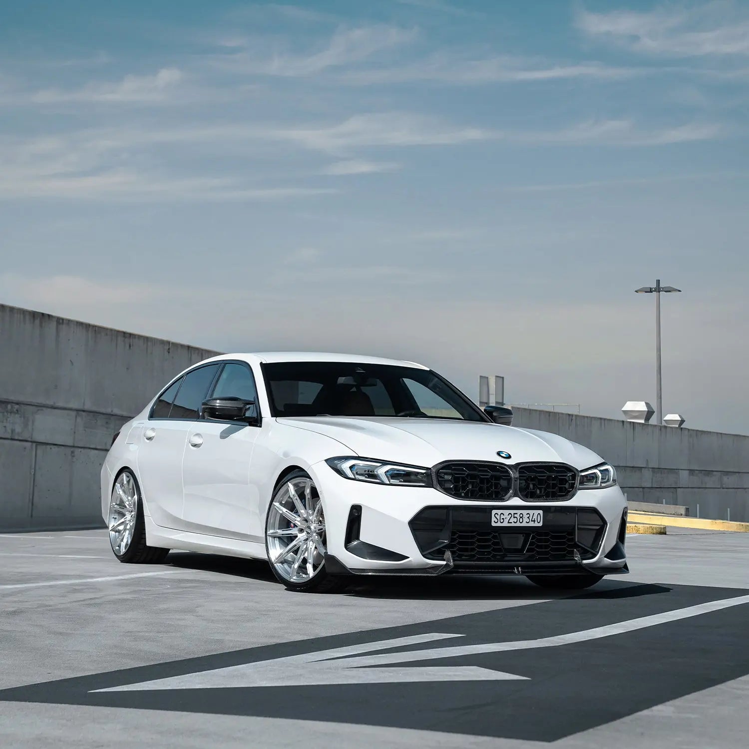 BMW 3 Series G20/G21 on Radi8 R806 20 inch Silver wheels – dynamic front view in motion