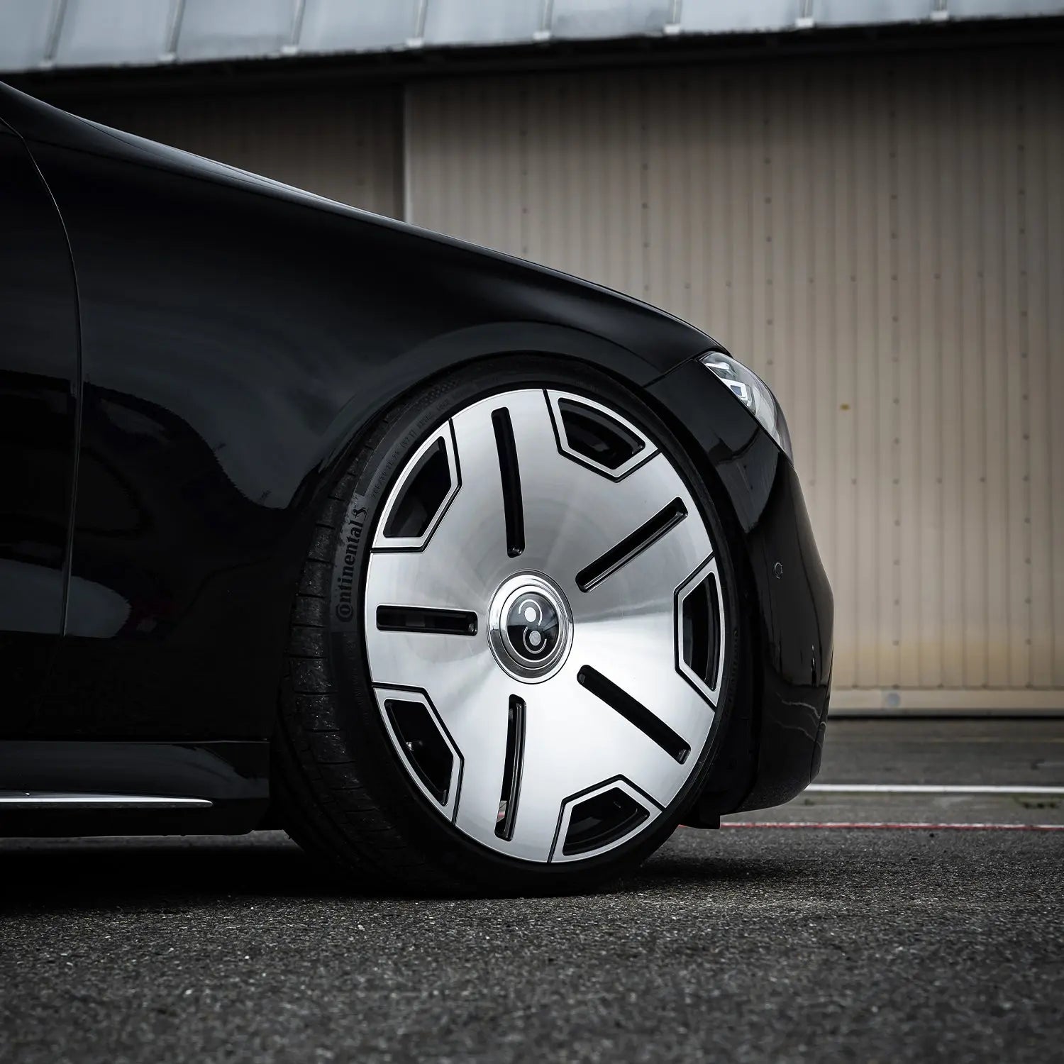 Radi8 R8L01 Forged Silver 22 Inch Wheels for Mercedes-Benz S400 W223 – Close-Up Rim Design