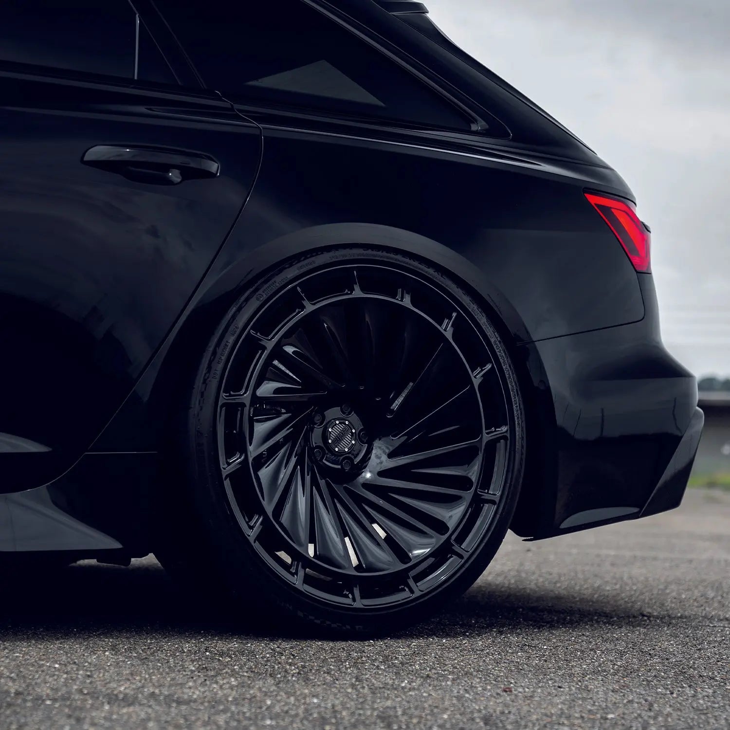 R807/R808 Setup for Audi RS6 C8 11x23 Inch radi8wheels