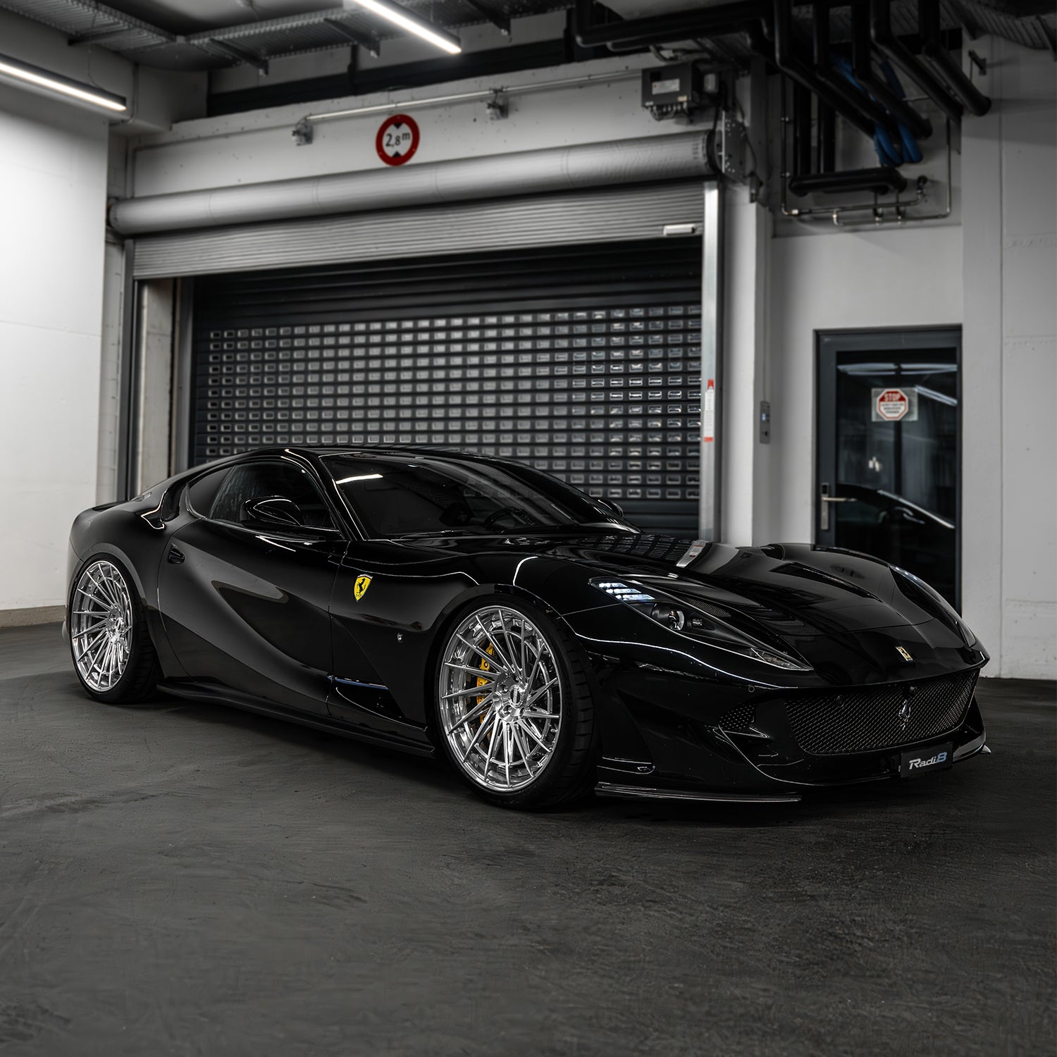 Front view of Ferrari 812 Superfast (F152) fitted with Radi8 R801 wheels in Mirror Polished. | Ferrari Felgen