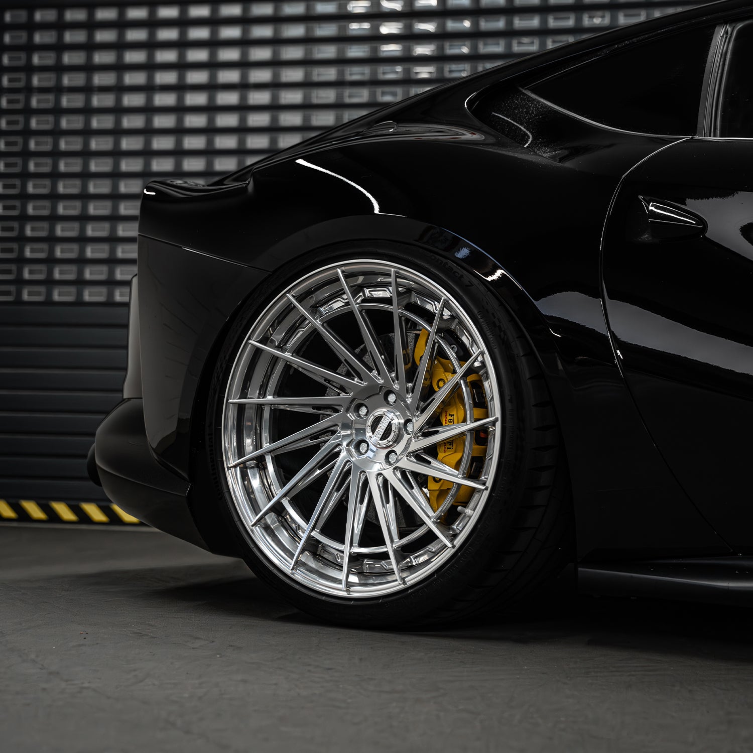 Buy custom Forged 2-Piece Radi8 R801 wheels for Ferrari 812 Superfast – available in 21/22 inch fitment. | Felgen kaufen