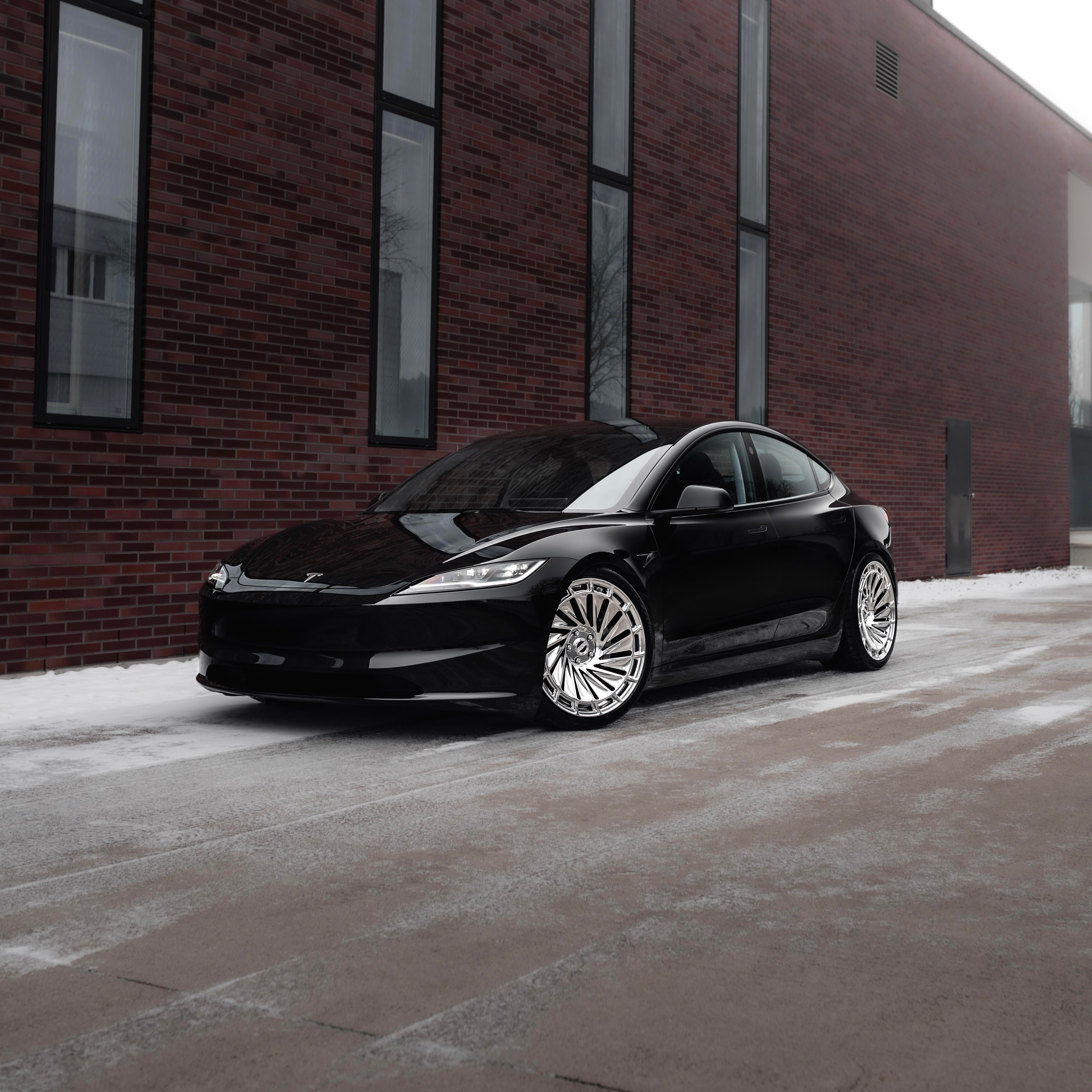 Front view of Tesla Modell 3 () fitted with Radi8 R807 wheels in Mirror Polished. | Tesla Felgen