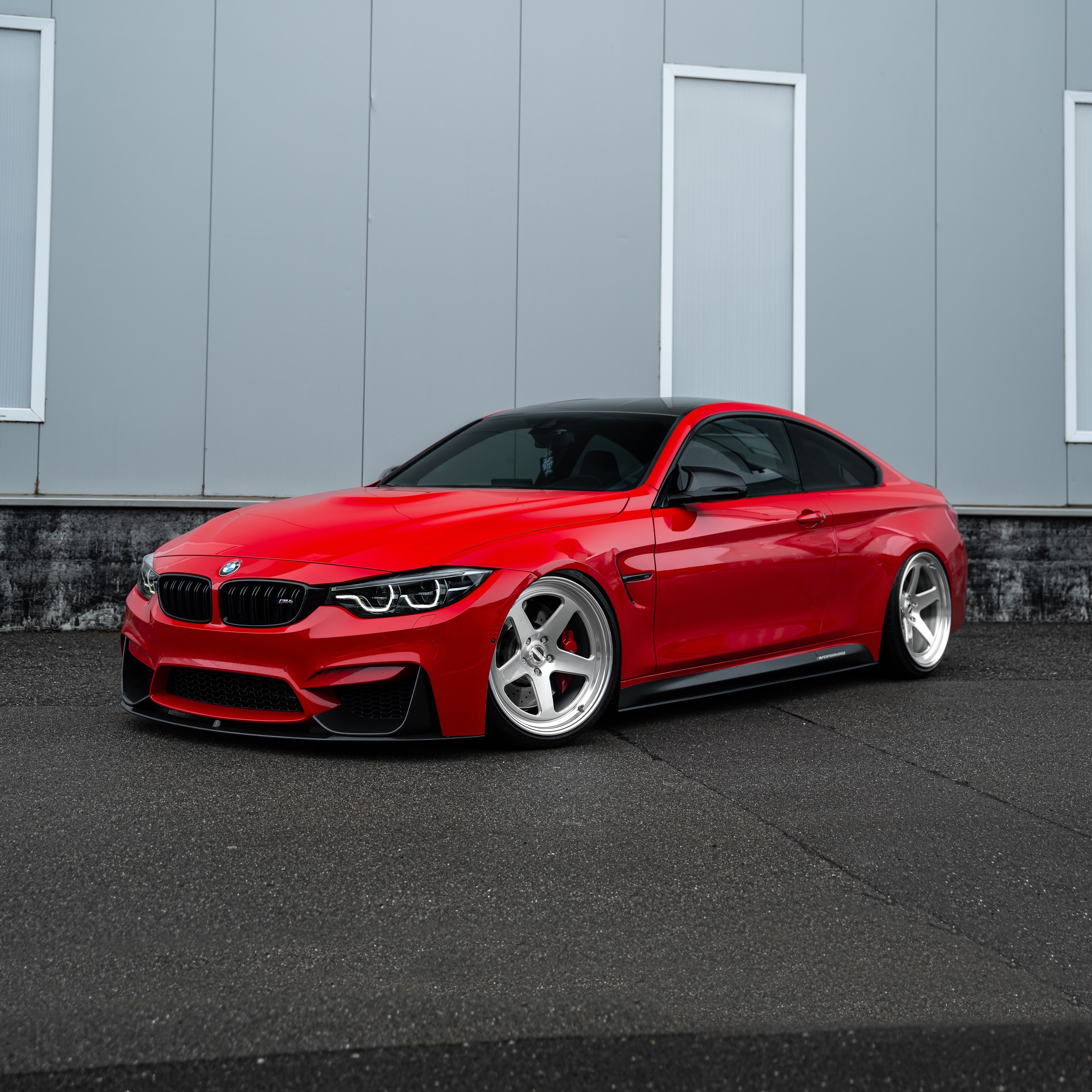Front view of BMW  M4 Competition (F82) fitted with Radi8 R809 wheels in Brushed Gloss Silver. | BMW  Felgen